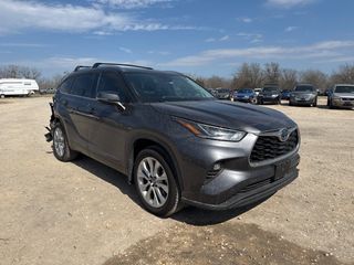 2022 Toyota Highlander Hybrid Limited - Exterior Front Right Corner Image